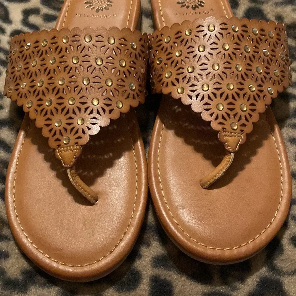 NWOB YELLOWBOX Sandals Women’s Size 8 Natural “Tessie” Slip On Thong Sandals - Picture 10 of 10